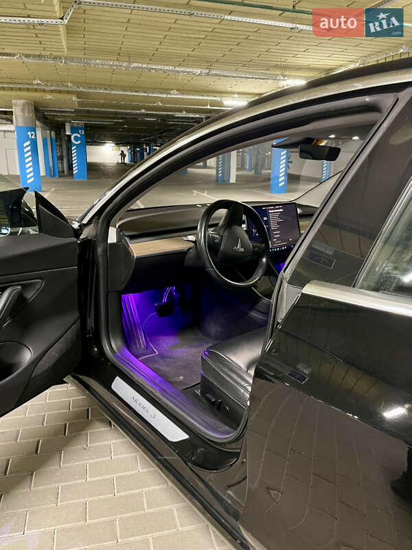 Седан Tesla Model 3 2018 в Києві
