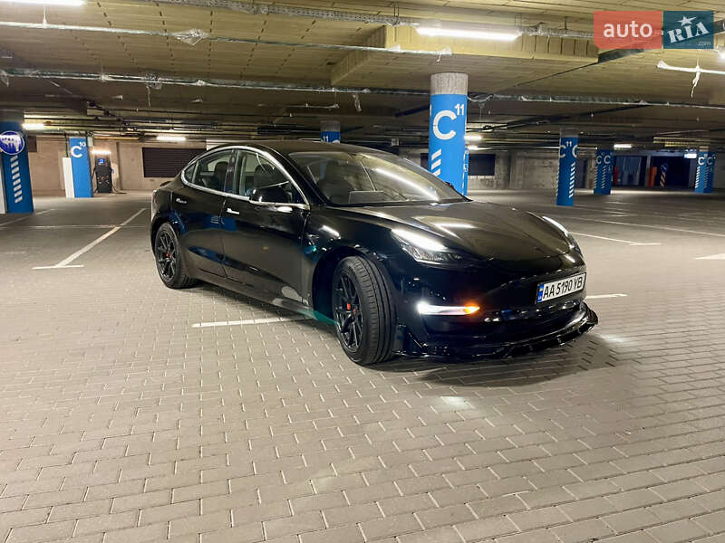 Седан Tesla Model 3 2018 в Києві