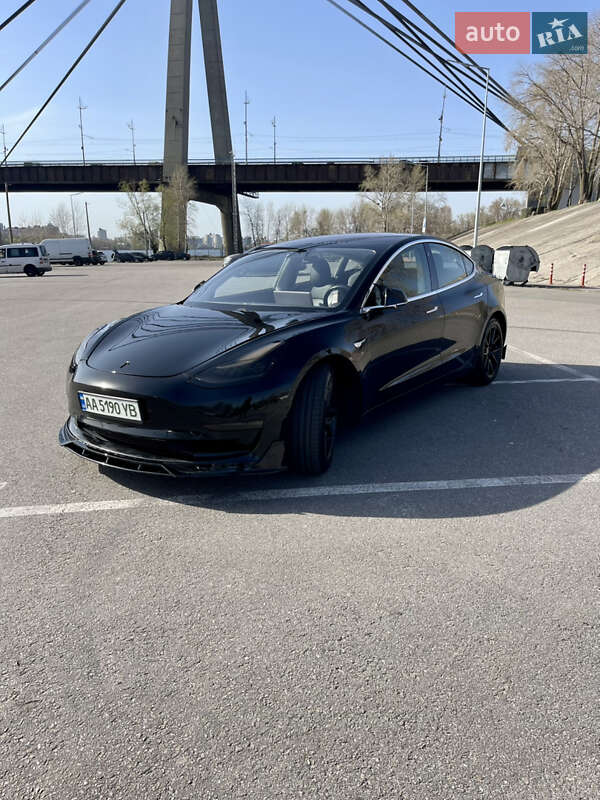 Седан Tesla Model 3 2018 в Києві