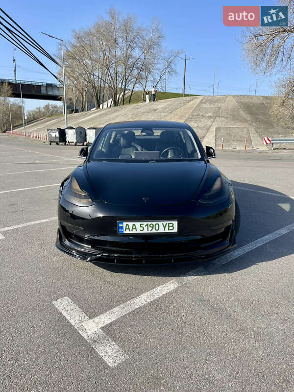 Седан Tesla Model 3 2018 в Києві