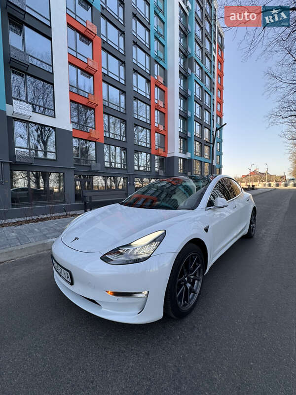 Седан Tesla Model 3 2018 в Киеве