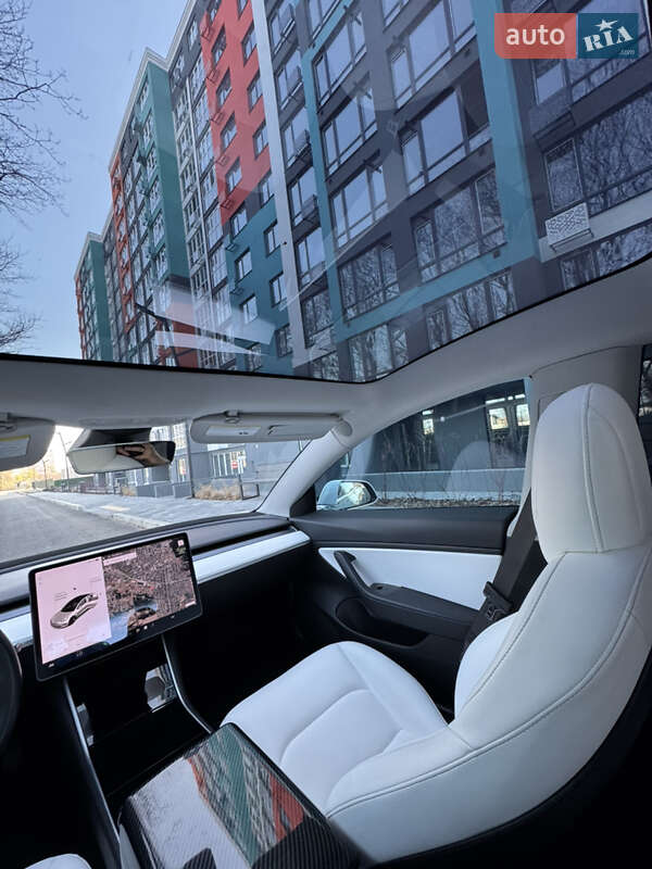 Седан Tesla Model 3 2018 в Киеве