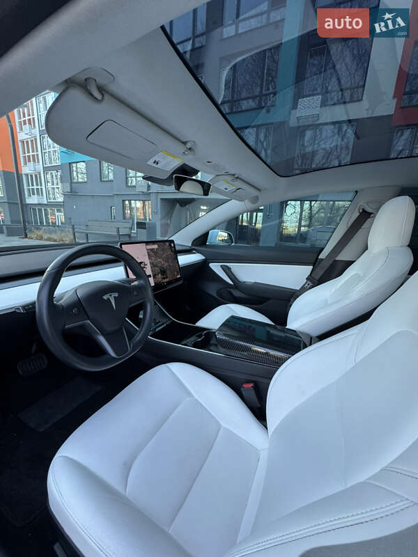 Седан Tesla Model 3 2018 в Киеве