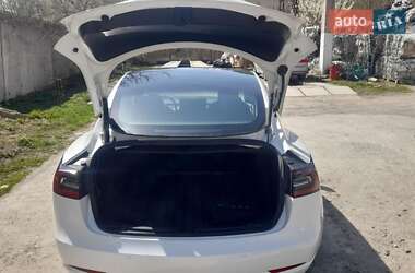 Седан Tesla Model 3 2021 в 