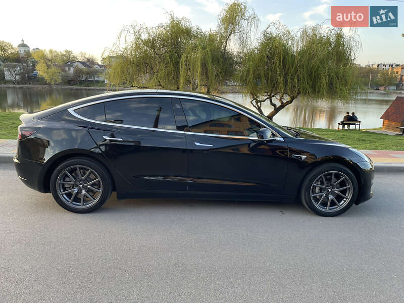 Седан Tesla Model 3 2019 в Білій Церкві
