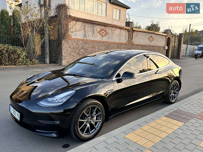 Седан Tesla Model 3 2019 в 