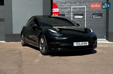 Седан Tesla Model 3 2023 в 