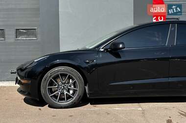 Седан Tesla Model 3 2023 в 