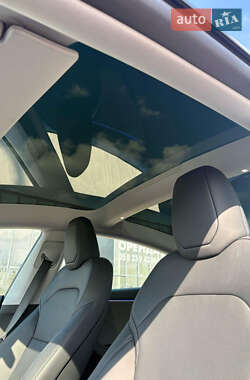 Седан Tesla Model 3 2024 в 