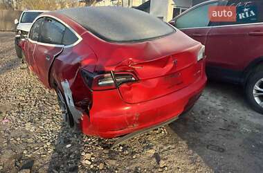 Седан Tesla Model 3 2020 в 