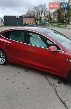 Седан Tesla Model 3 2019 в Львові