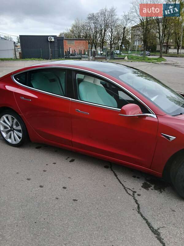 Седан Tesla Model 3 2019 в Львові