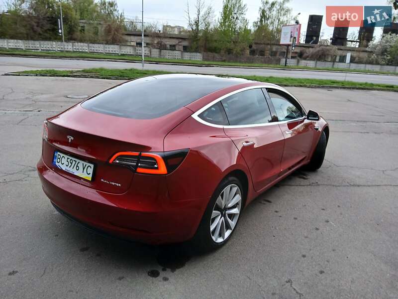 Седан Tesla Model 3 2019 в Львові