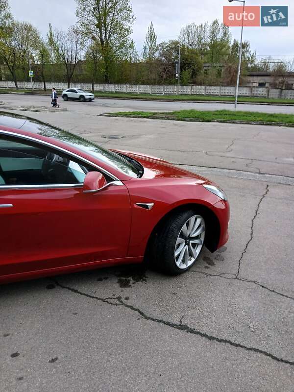Седан Tesla Model 3 2019 в Львові