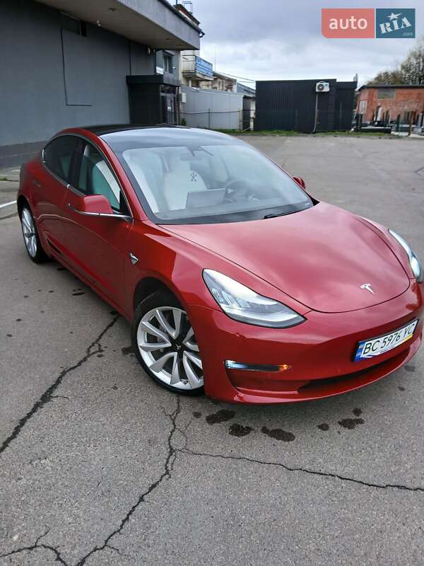 Седан Tesla Model 3 2019 в Львові