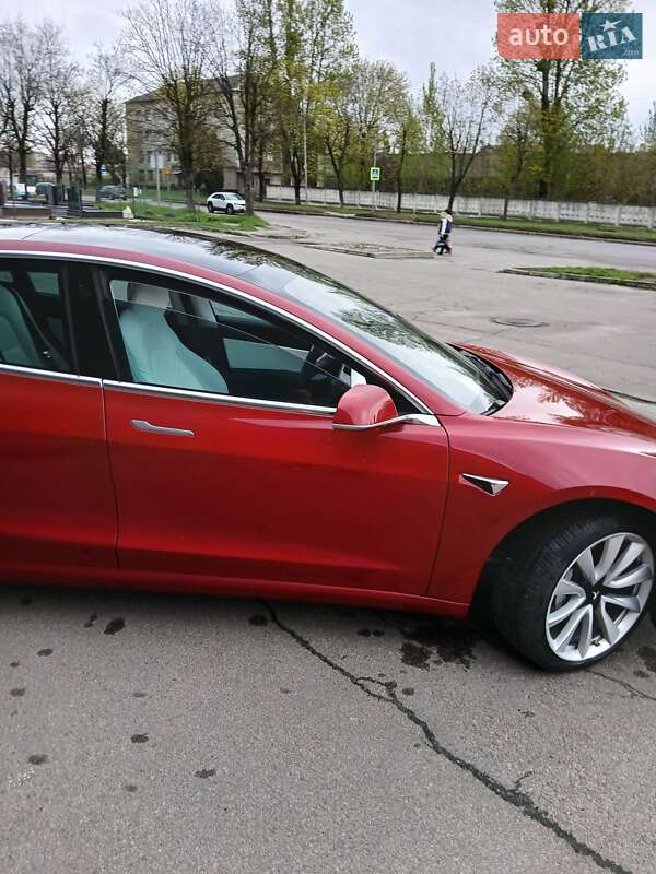 Седан Tesla Model 3 2019 в Львові