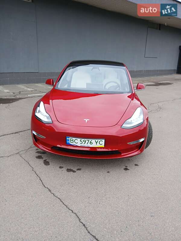 Седан Tesla Model 3 2019 в Львові