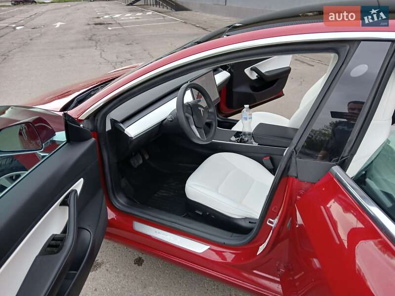 Седан Tesla Model 3 2019 в Львові