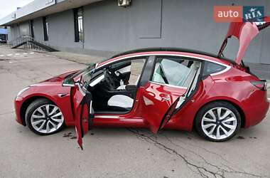 Седан Tesla Model 3 2019 в Львові