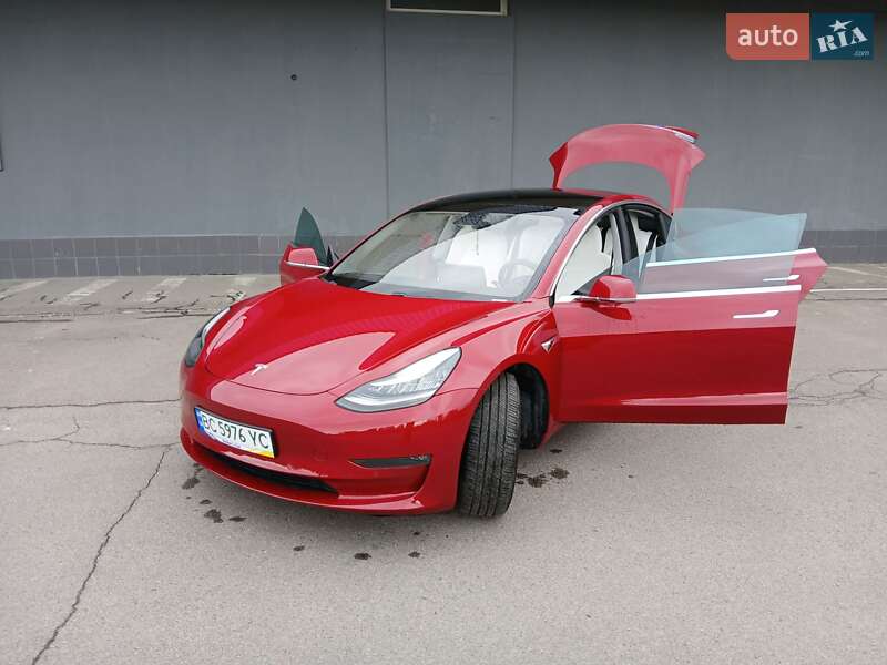 Седан Tesla Model 3 2019 в Львові
