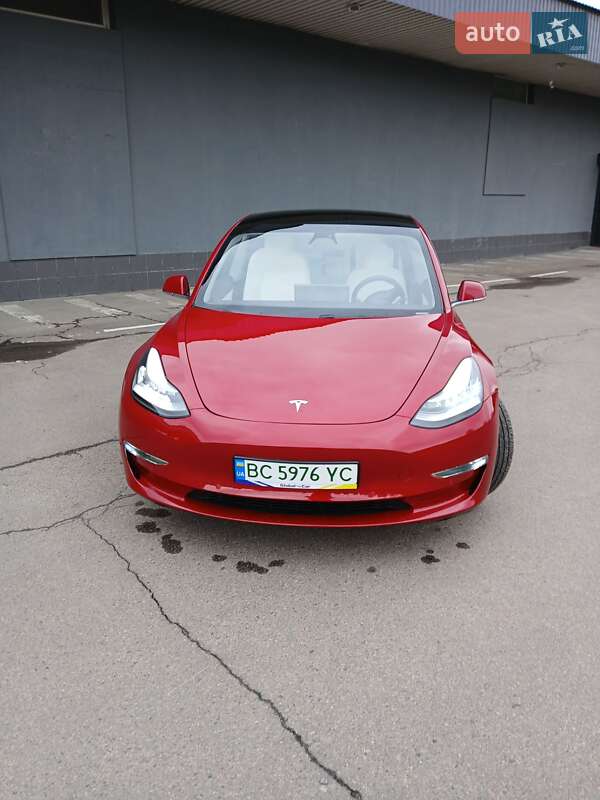Седан Tesla Model 3 2019 в Львові