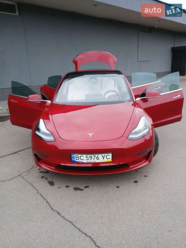 Седан Tesla Model 3 2019 в Львові