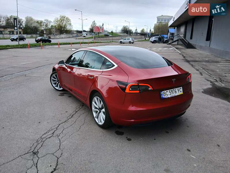 Седан Tesla Model 3 2019 в Львові