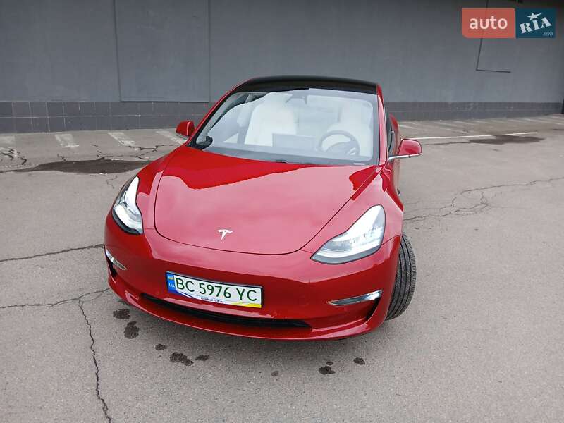 Седан Tesla Model 3 2019 в Львові