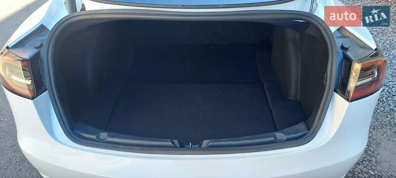 Седан Tesla Model 3 2022 в Днепре