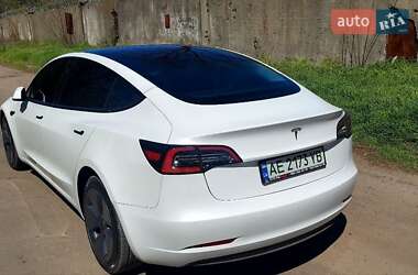 Седан Tesla Model 3 2022 в 
