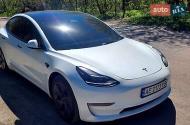 Седан Tesla Model 3 2022 в 