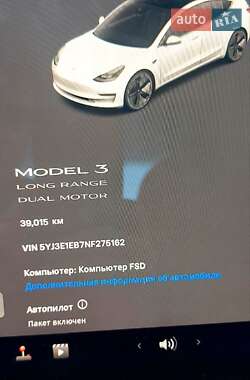 Седан Tesla Model 3 2022 в 