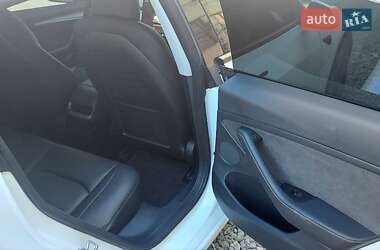 Седан Tesla Model 3 2022 в 