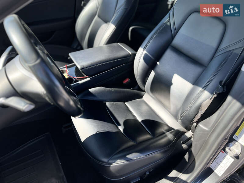 Седан Tesla Model 3 2018 в Днепре
