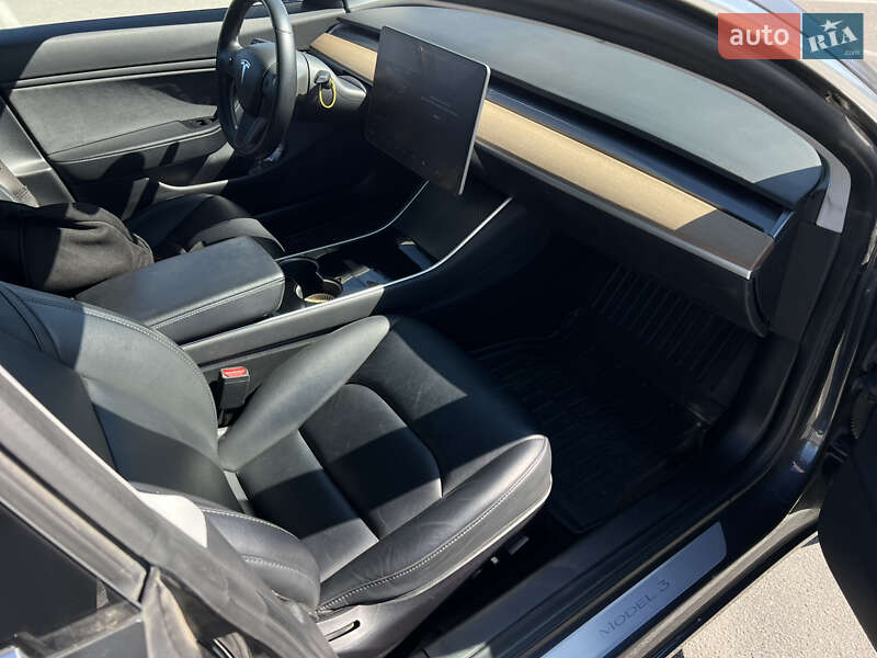 Седан Tesla Model 3 2018 в Днепре