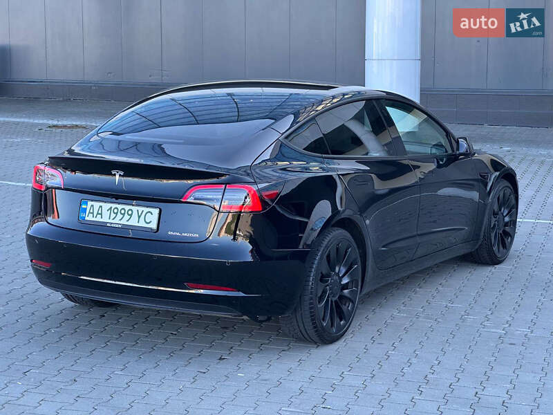 Седан Tesla Model 3 2022 в Киеве