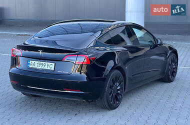 Седан Tesla Model 3 2022 в 