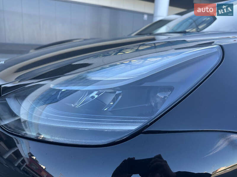 Седан Tesla Model 3 2022 в Киеве