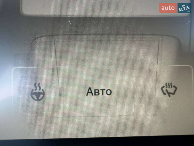 Седан Tesla Model 3 2022 в Киеве