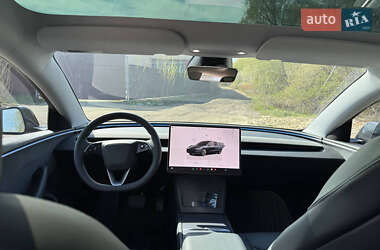 Седан Tesla Model 3 2024 в 
