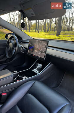 Седан Tesla Model 3 2018 в 