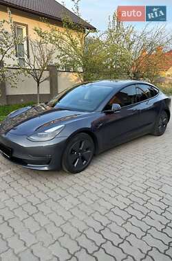 Седан Tesla Model 3 2022 в 