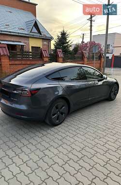 Седан Tesla Model 3 2022 в 