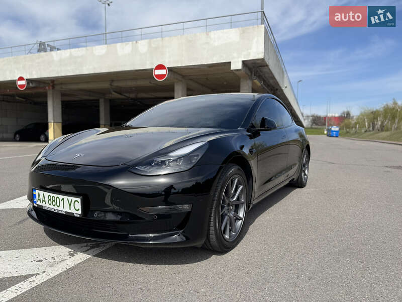 Седан Tesla Model 3 2022 в Киеве
