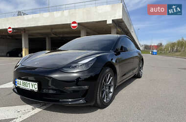 Седан Tesla Model 3 2022 в 