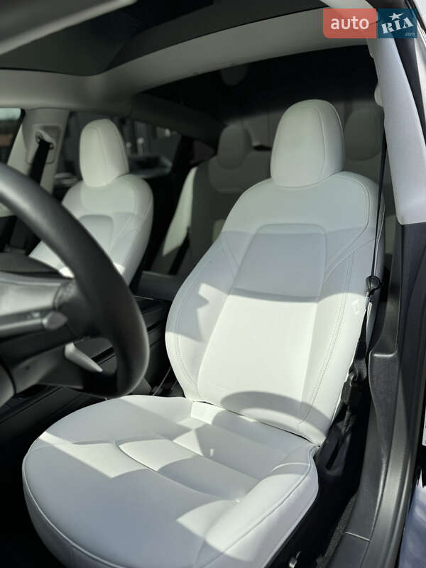 Седан Tesla Model 3 2022 в Киеве