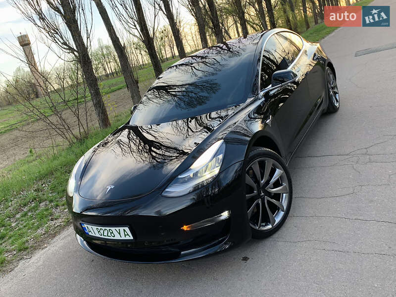 Седан Tesla Model 3 2019 в 