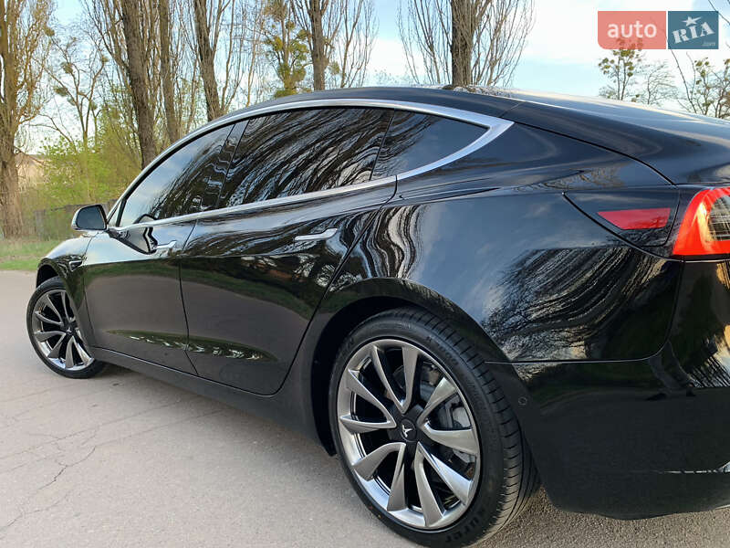 Седан Tesla Model 3 2019 в Ірпені