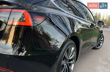 Седан Tesla Model 3 2019 в Ірпені