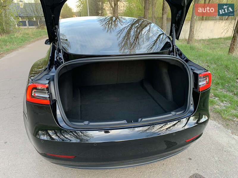Седан Tesla Model 3 2019 в Ірпені